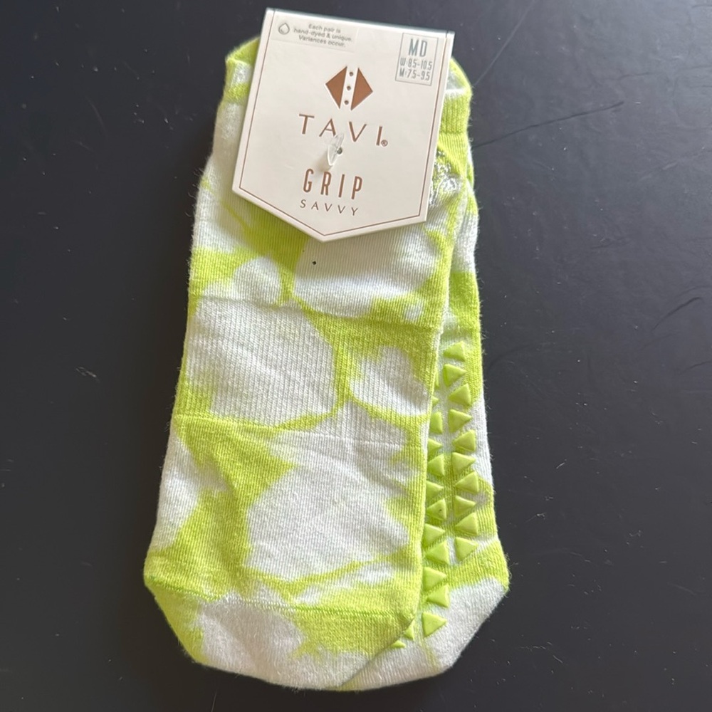 Tavi Noir Savvy green tie dye Grip Socks NWT